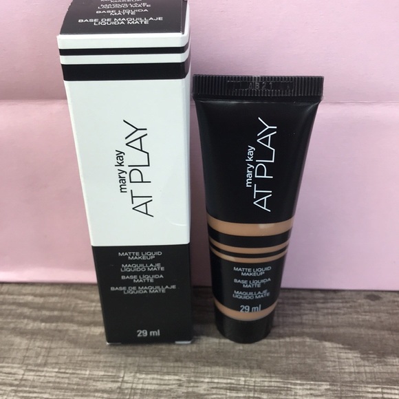 AT PLAY MATTE LIQUID MAKEUP DEEP TAN - Picture 8 of 13